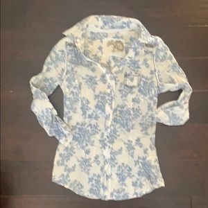 Guess button down shirt. Blue Floral pattern